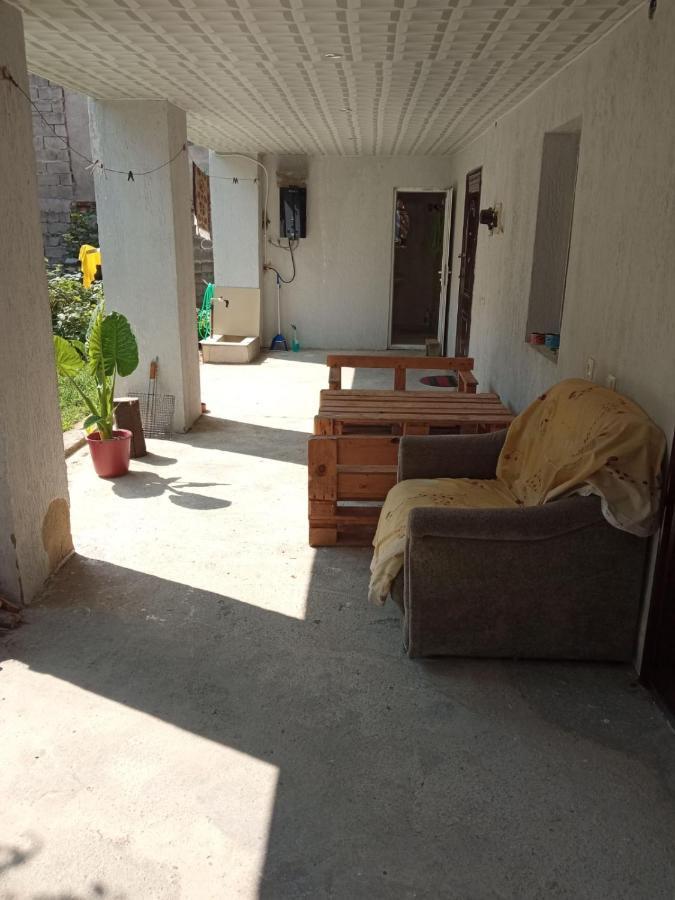 Cozy Apartment In The Centre Of Кутаиси Экстерьер фото